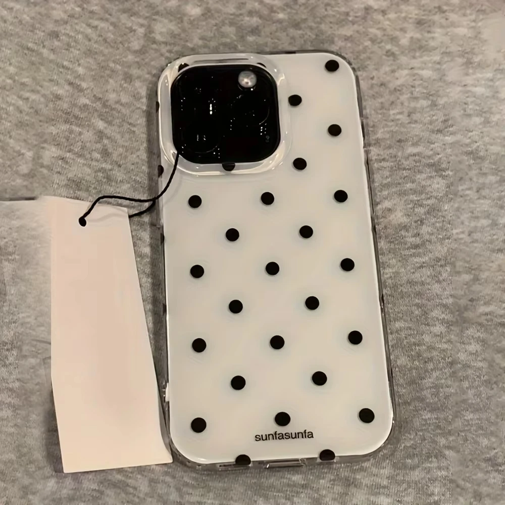 Minimalist Black and White Pol - Phone Cases Y2K recensie en prijs